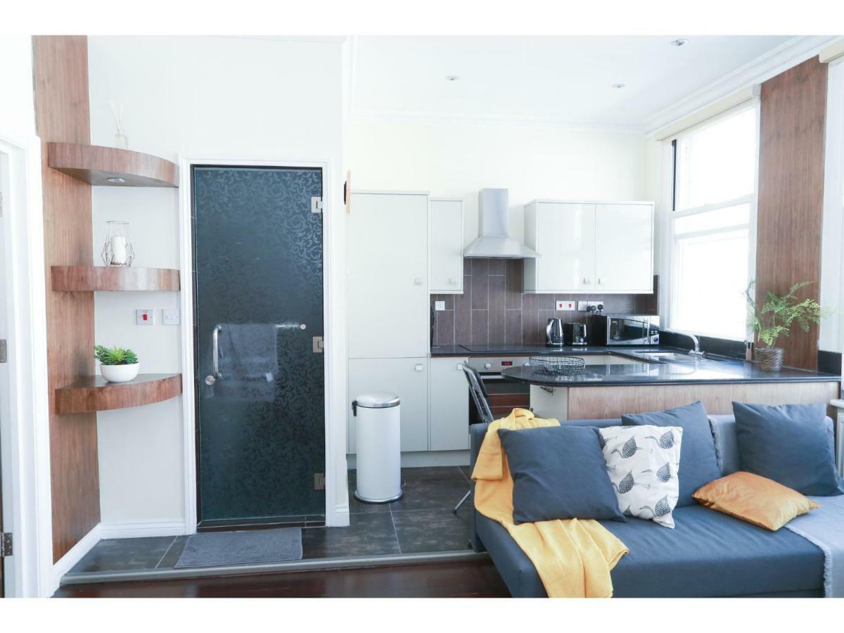 Pass The Keys West End Apartment Near Tottenham Court Road Londra Esterno foto
